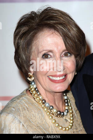 ***PHOTO D***, Nancy Pelosi, a élu comme président de la Chambre Nancy Pelosi arrivant pour la 34ème Kennedy Center Honors Présentation au Kennedy Center à Washington, DC, le 4 décembre 2011 Crédit : Walter McBride/MediaPunch Banque D'Images