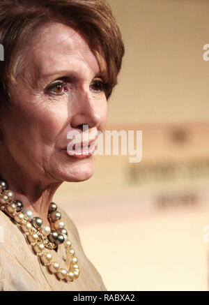 ***PHOTO D***, Nancy Pelosi, a élu comme président de la Chambre Nancy Pelosi arrivant pour la 34ème Kennedy Center Honors Présentation au Kennedy Center à Washington, DC, le 4 décembre 2011 Crédit : Walter McBride/MediaPunch Banque D'Images