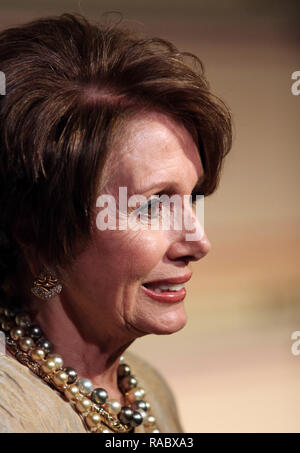 ***PHOTO D***, Nancy Pelosi, a élu comme président de la Chambre Nancy Pelosi arrivant pour la 34ème Kennedy Center Honors Présentation au Kennedy Center à Washington, DC, le 4 décembre 2011 Crédit : Walter McBride/MediaPunch Banque D'Images