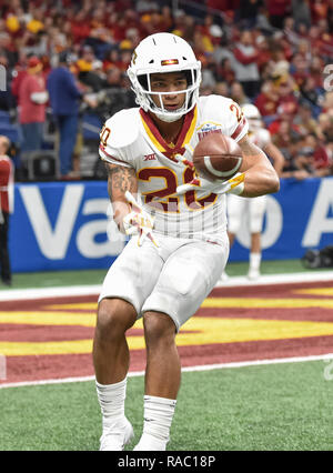 San Antonio, TX, USA. 28 Dec, 2018. Le secondeur de l'état de l'Iowa, Aaron Austin (20), en action à la NCAA football Valero Alamo Bowl entre l'Iowa State Cyclones et la Washington State Cougars chez Alamo Stadium à San Antonio, TX. (Photographe complète absolue & Company Crédit : Joe Calomeni MarinMedia.org/Cal/Sport Media) Credit : csm/Alamy Live News Banque D'Images