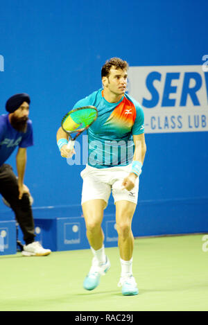 Pune, Inde. 3e janvier 2019. Malek Jaziri de la Tunisie dans l'action dans le deuxième quart de finale des célibataires compétition à Tata ouvrir le tournoi de tennis ATP de Maharashtra à Pune, en Inde. Credit : Karunesh Johri/Alamy Live News Banque D'Images