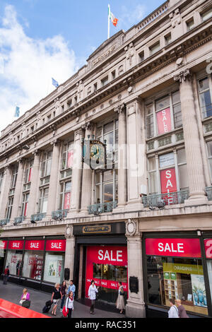 Les ventes de mi-année Clerys Department Store Banque D'Images