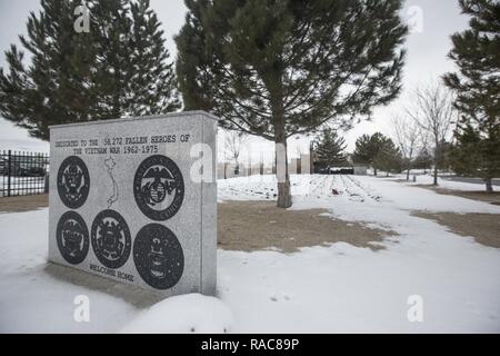 La cérémonie funéraire pour les retraités le général du Corps des Marines américain Martin L. Brandtner a lieu au nord du Nevada Veterans Memorial Cemetery, Fernley, Nevada, 19 janvier 2017. Le lieutenant général Brandtner est l'un des deux Marines pour être attribué deux croix Marine pour ses actions pendant la guerre du Vietnam. Il a pris sa retraite après avoir servi 33 ans dans le Corps des Marines et laisse derrière lui sa femme Sandra et ses quatre enfants. Banque D'Images