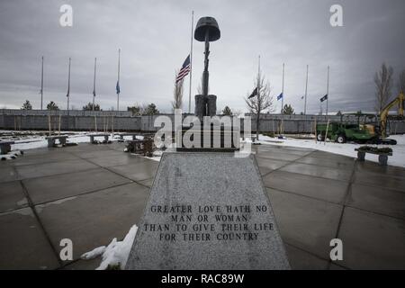 La cérémonie funéraire pour les retraités le général du Corps des Marines américain Martin L. Brandtner a lieu au nord du Nevada Veterans Memorial Cemetery, Fernley, Nevada, 19 janvier 2017. Le lieutenant général Brandtner est l'un des deux Marines pour être attribué deux croix Marine pour ses actions pendant la guerre du Vietnam. Il a pris sa retraite après avoir servi 33 ans dans le Corps des Marines et laisse derrière lui sa femme Sandra et ses quatre enfants. Banque D'Images