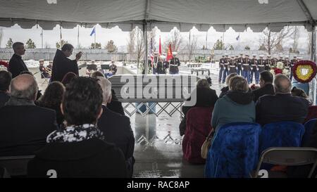 La cérémonie funéraire pour les retraités le général du Corps des Marines américain Martin L. Brandtner a lieu au nord du Nevada Veterans Memorial Cemetery, Fernley, Nevada, 19 janvier 2017. Le lieutenant général Brandtner est l'un des deux Marines pour être attribué deux croix Marine pour ses actions pendant la guerre du Vietnam. Il a pris sa retraite après avoir servi 33 ans dans le Corps des Marines et laisse derrière lui sa femme Sandra et ses quatre enfants. Banque D'Images