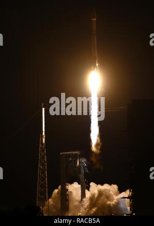 L'US Air Force's troisième système infrarouge depuis l'espace terrestre géosynchrone lancements de satellites dans l'espace sur un United Launch Alliance Atlas V évolué Véhicule de lancement non récupérable à partir de l'espace complexe de lancement 41 à Cap Canaveral Air Force Station, en Floride, le 20 janvier 2017. Le programme SBIRS est géré par la Direction des systèmes de télédétection à la U.S. Air Force Space and Missile Systems Center à Los Angeles Air Force Base, en Californie. Lockheed Martin Space Systems Company, Sunnyvale, Californie, est le SBIRS entrepreneur principal, et Northrop Grumman Aerospace Systems, Azusa, en Californie, est le payer Banque D'Images
