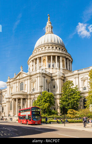 La Cathédrale St Paul dans la ville de London, Londres, Royaume-Uni, Europe Banque D'Images