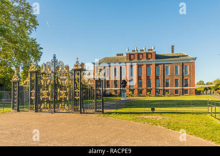 Le palais de Kensington, dans les jardins de Kensington, Londres, Angleterre, Royaume-Uni, Europe Banque D'Images