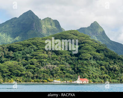 L'église protestante près du Marae de TAPUTAPUATEA, Raiatea, Iles de la société, Polynésie Française, Pacifique Sud, du Pacifique Banque D'Images