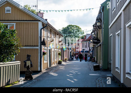 De vieilles maisons dans la zone piétonne de Sigtuna, la plus ancienne ville de Suède, Scandinavie, Europe Banque D'Images