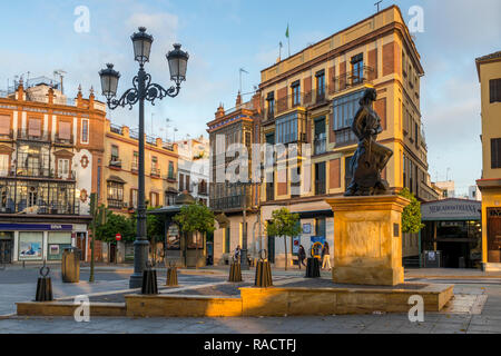 Al Arte Flamenco Triana monument à la première lumière du soleil, quartier de Triana, Séville, Andalousie, Espagne, Europe Banque D'Images