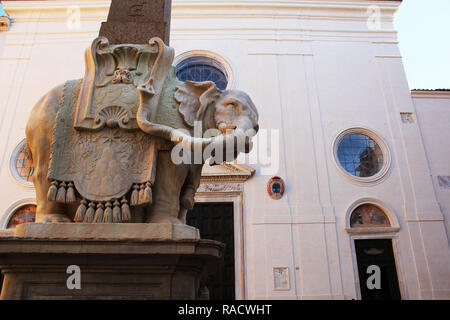 ROME, ITALIE - 28 décembre 2018 : Le 'Éléphant avec obélisque' statue est vu à Piazza della Minerva square le 31 octobre 2017, à Rome, Italie. Rome Rome est une des destinations touristiques les plus populaires. Banque D'Images