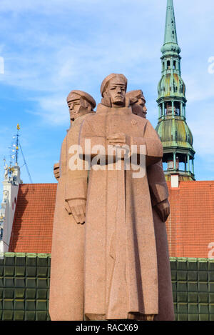 Latvian Riflemen Rouge Statue, Riga, Lettonie, en Europe Banque D'Images