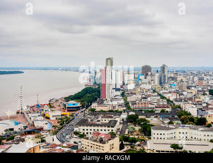 Centre-ville vu de la colline de Santa Ana, Guayaquil, province de Guayas, Equateur, Amérique du Sud Banque D'Images