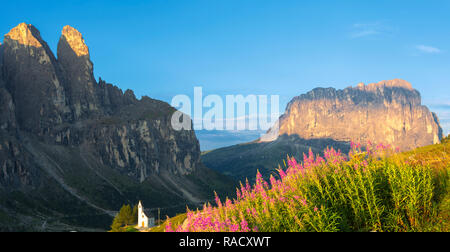 Chapelle San Maurizio, Gardena Pass, vallée de Gardena, Tyrol du Sud, Dolomites, Italie, Europe Banque D'Images