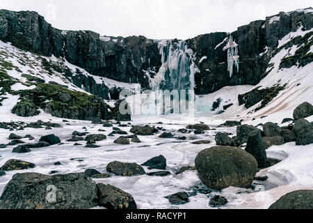 Cascade de Gufufoss gelés en hiver, l'Islande, les régions polaires Banque D'Images