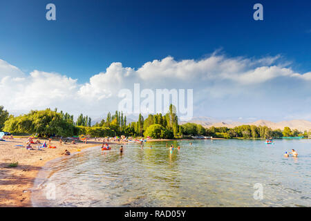 Cholpon Ata plage, lac Issyk Kol, le Kirghizistan, l'Asie centrale, d'Asie Banque D'Images