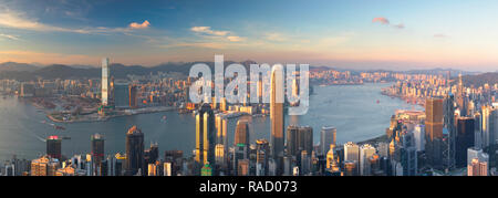 Skyline de l'île de Hong Kong et de Kowloon de Victoria Peak, l'île de Hong Kong, Hong Kong, Chine, Asie Banque D'Images