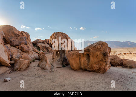 Point d'attraction touristique Elephant Rock, intéressant la formation en pierre sculptée comme l'éléphant d'Afrique, le Brandberg Mountain, Namibie Banque D'Images