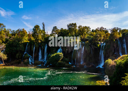 Chute d'eau de Kravice ou attraction touristique Vodopad de Kravice en Bosnie-Herzégovine Banque D'Images