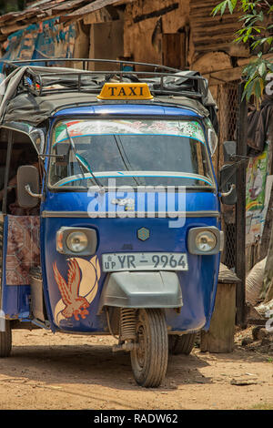 Un Tuktuk taxi moto au Sri Lanka Banque D'Images