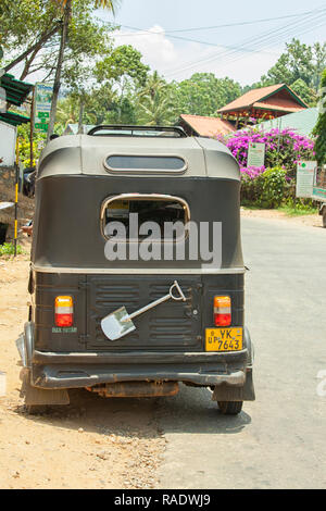 Un Tuktuk taxi moto au Sri Lanka Banque D'Images