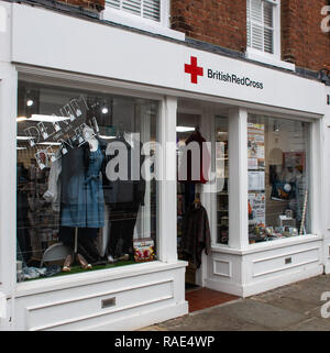 Chichester, Royaume-Uni - 06 octobre 2018 : La façade de la Croix-Rouge britannique charity shop dans la rue du Nord Banque D'Images