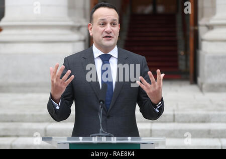 Taoiseach Leo Varadkar parler aux médias à des bâtiments gouvernementaux à propos de la réunion du Cabinet d'aujourd'hui pour discuter de Brexit préparation. Banque D'Images