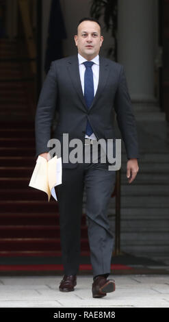 Taoiseach Leo Varadkar parler aux médias à des bâtiments gouvernementaux à propos de la réunion du Cabinet d'aujourd'hui pour discuter de Brexit préparation. Banque D'Images