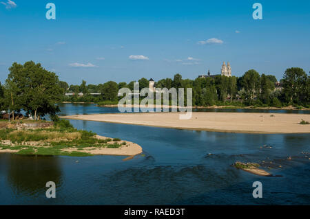 La Loire à Tours : bancs et tour de la cathédrale *** *** légende locale Banque D'Images