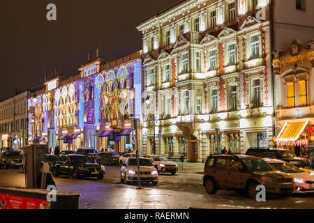 Moscou, Russie - le 09 décembre 2018 : Nouvel An et de Noël Décoration d'éclairage sur la rue rue Pettrovka Banque D'Images