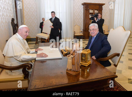 Le pape François Rencontre avec le président palestinien Mahmoud Abbas lors d'une audience privée au Vatican comprend : le Pape François, le président palestinien Mahmoud Abbas Où : Rome, Italie Quand : 03 Déc 2018 Crédit : IPA/WENN.com **Uniquement disponible pour publication au Royaume-Uni, USA, Allemagne, Autriche, Suisse** Banque D'Images
