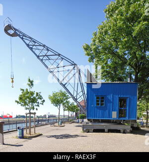 Vieux port crane à la promenade du port, Duisburg Ruhrort, Duisburg, Ruhr, Rhénanie du Nord-Westphalie, Allemagne, Europe, j'ai Modifier Hafenkran an der Hafe Banque D'Images