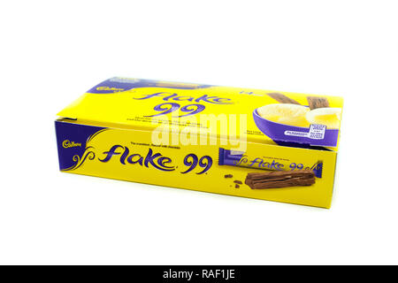 Largs, Ecosse, UK - janvier 02, 2018 : le chocolat de marque Cadury flake dans un emballage recyclable en conformité avec les lignes directrices recyclage au Royaume-Uni. Banque D'Images