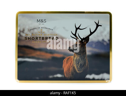 Largs, Ecosse, UK - janvier 02, 2018 : M&S biscuits sablés de marque dans un jolie boîte qui est partiellement recyclables. Banque D'Images