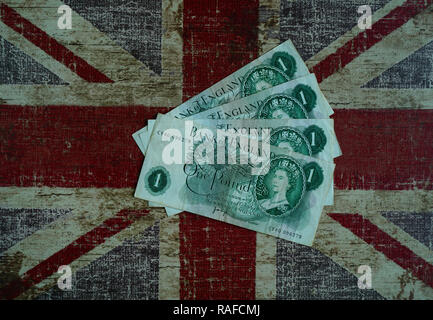 4 une livre d'argent notes sur un Union Jack Banque D'Images