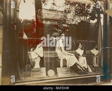 Salon de Coiffure (salon de coiffure), Eugène Atget (Français, 1857 - 1927), Paris, France, 1926, épreuve à la gélatine argentique repensé Banque D'Images