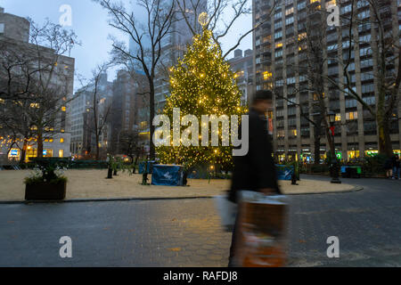 New York NY/USA - 21 décembre 2018, le Madison Square Park, à New York, l'arbre de Noël le vendredi 21 décembre 2018. (Â© Richard B. Levine) Banque D'Images