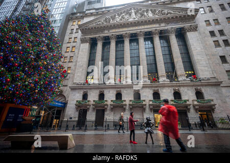 New York NY/USA - 21 décembre 2018, la Bourse de New York dans le Lower Manhattan le vendredi 21 décembre 2018 avec la façade décoré pour les fêtes. (© Richard B. Levine) Banque D'Images