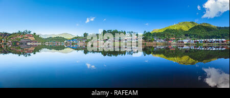 Panorama du paysage 'Ban Rak Thai' province de Mae Hong Son, Thaïlande Banque D'Images