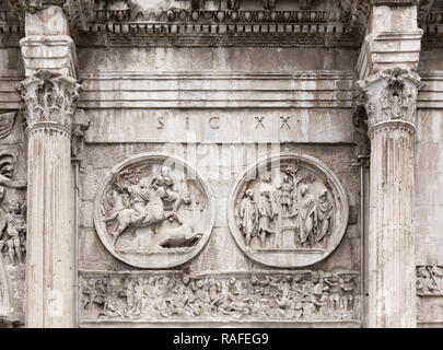 Gros plan sur l'Arc de Constantin à Rome, Italie Banque D'Images