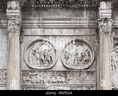 Gros plan sur l'Arc de Constantin à Rome, Italie Banque D'Images