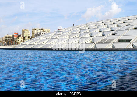 Alexandrie, Egypte - 28 février : bibliothèque d'Alexandrie le 28 février 2010. Nouveau bâtiment de la bibliothèque à Alexandrie, Egypte. Banque D'Images