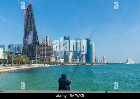 Vue sur l'horizon de jour de la baie Ouest quartier des affaires de la Corniche à Doha, Qatar Banque D'Images