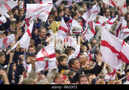 Rugby, le défi Investec. 17 novembre 2001 l'Angleterre v Roumanie - Twickenham. Pavillon de St George. [Crédit obligatoire, Peter Spurrier/ Intersport Images] Banque D'Images