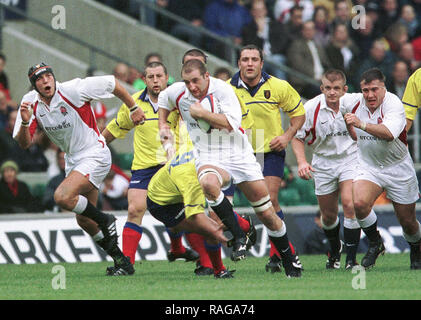 Twickenham, l'Angleterre, l'Investec Défi. 17 novembre 2001 l'Angleterre v Roumanie - Twickenham. Steve Borthwick.. Fra v ROM, 2001 [crédit obligatoire, Peter Spurrier/ Intersport Images] Banque D'Images