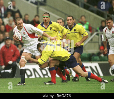 Twickenham, l'Angleterre, l'Investec Défi. 17 novembre 2001 l'Angleterre v Roumanie - Twickenham. Steve Borthwick.. Fra v ROM, 2001 [crédit obligatoire, Peter Spurrier/ Intersport Images] Banque D'Images