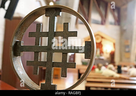 NAZARETH, ISRAËL - 21 septembre 2017 : Croix dans la basilique de l'Annonciation Banque D'Images
