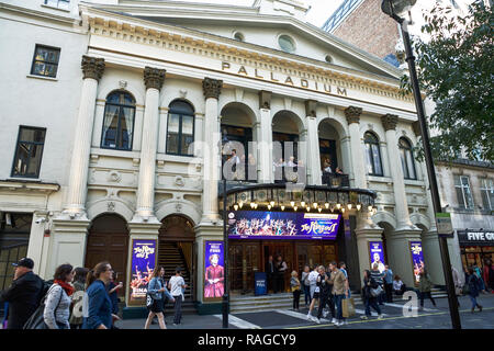 Le London Palladium Theatre, Londres, UK Banque D'Images