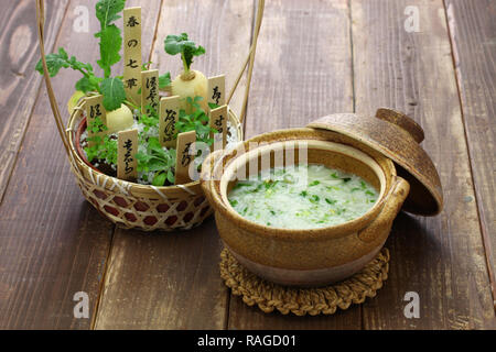 Nanakusagayu, bouillie de riz avec sept herbes, coutume traditionnelle japonaise, Harunonanakusa sept herbes japonais au printemps(radis daikon, nipplewo,navet Banque D'Images